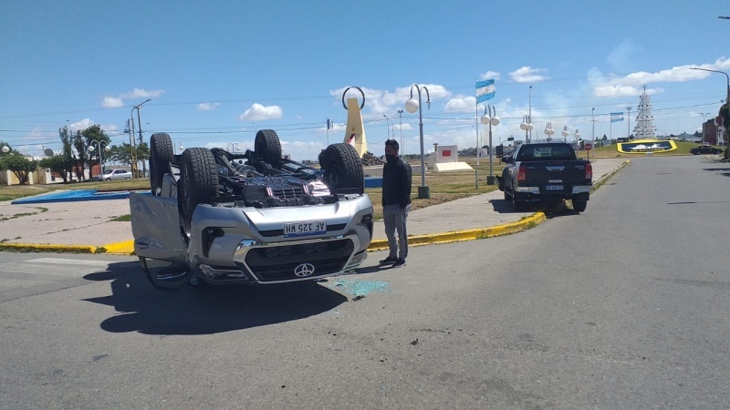 Fuerte Choque Y Vuelco En R O Gallegos De Dos Camionetas Hilux