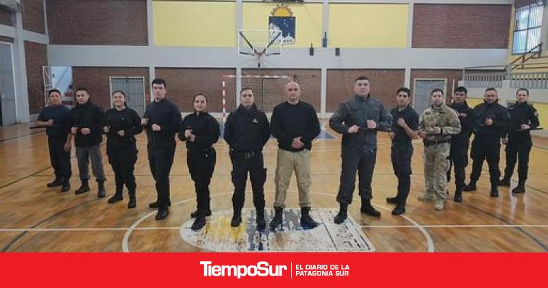 Capacitaci N De Rev Lida Y Entrenamiento Del Bast N Tonfa Policial En