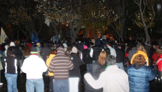 Unas mil personas se concentraron en repudio a las políticas del Gobierno.(Foto: C. Robledo)