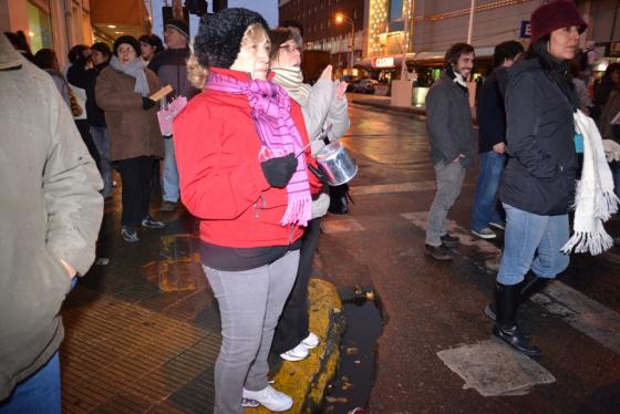 Unas mil personas se concentraron en repudio a las políticas del Gobierno.(Foto: C. Robledo)