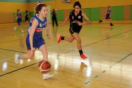 Selecciones femeninas de Básquet jugaron en el Lucho Fernández