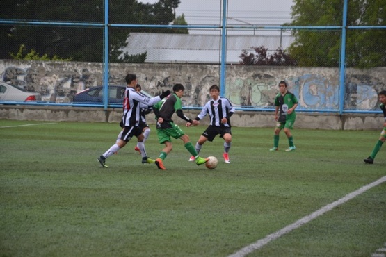 En acción: Facundo Mayorga, delantero del albiverde.