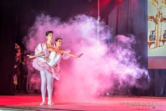 Se formó en la Escuela de Danzas Clásicas del Ce.M.E.P.A