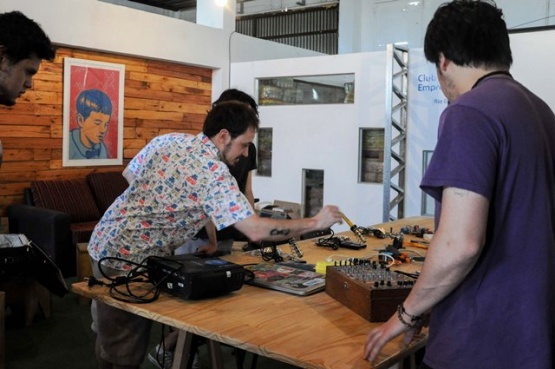 Comenzó el Taller de Electrónica Creativa y Armado de Circuitos Sonoros en la Sala Futura