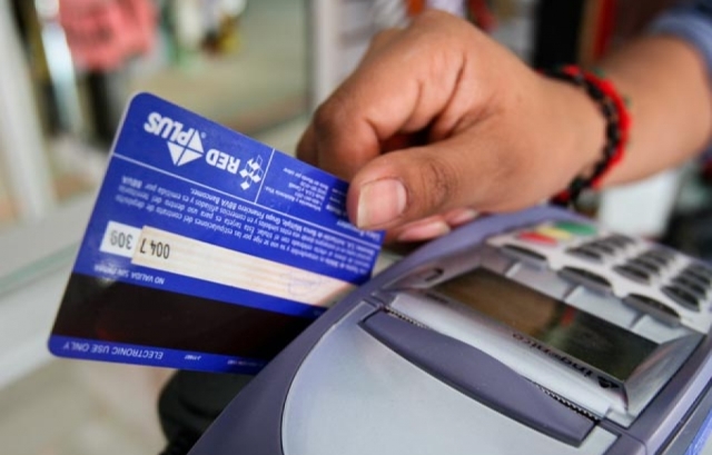 Limita al consumidor a recibir los resúmenes de su tarjeta en formato electrónico. 