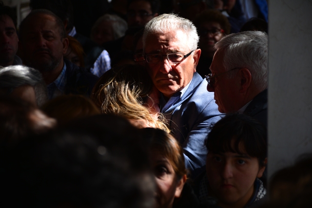 Familiares y vecinos asistieron al último adiós a Héctor “Pirincho” Roquel. Fotos (Cristian Robledo)