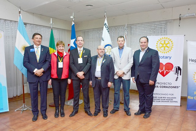 El Gobernador de Distrito 4939 junto a autoridades de los clubes participantes. (Foto: C.R.)