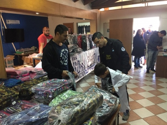 Esta mañana hubo entrega de Kits. 