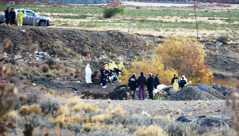 El cuerpo estaba en un sector cubierto de agua y pastizales. (Foto: C.R.)