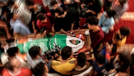 Los palestinos entierran a sus muertos y se preparan para nuevos enfrentamientos con Israel