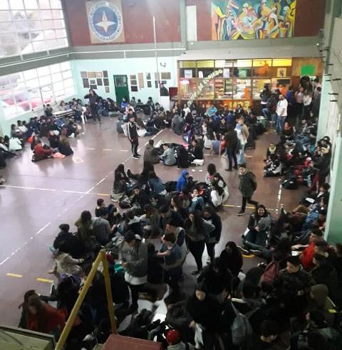 Sentada de alumnos en el colegio Guatemala