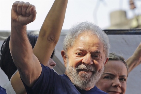 Un juez aceptó un hábeas corpus y ordenó liberar a Lula da Silva