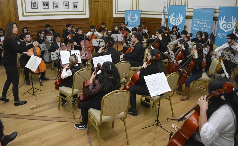 35 músicos brillaron en el Salón Blanco.