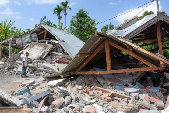 Al menos 98 muertos en Lombok tras un sismo de magnitud 7 y una alerta de tsunami