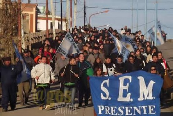 Comenzó el paro de los municipales hasta percibir los sueldos