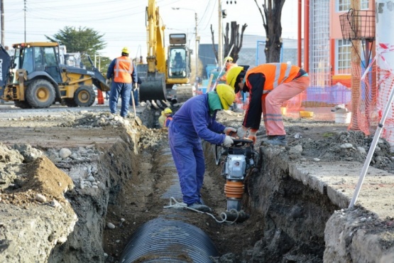 Trabajos sobre calle Pellegrini (C.R)