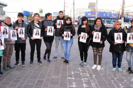 La familia se manifestó al pie del Gorosito. (Foto: La Vanguardia del Sur)