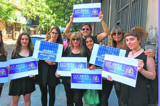 Desde la Casa del Encuentro reclaman para que el beneficio para hijos víctimas del femicidio se aplique en todo el país y no sólo en Ciudad de Buenos Aires. Foto gentileza: Cintia Barrionuevo 