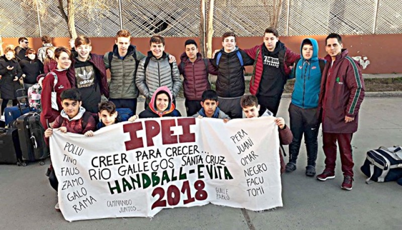 Los chicos del IPEI justo antes de partir desde el CePARD.