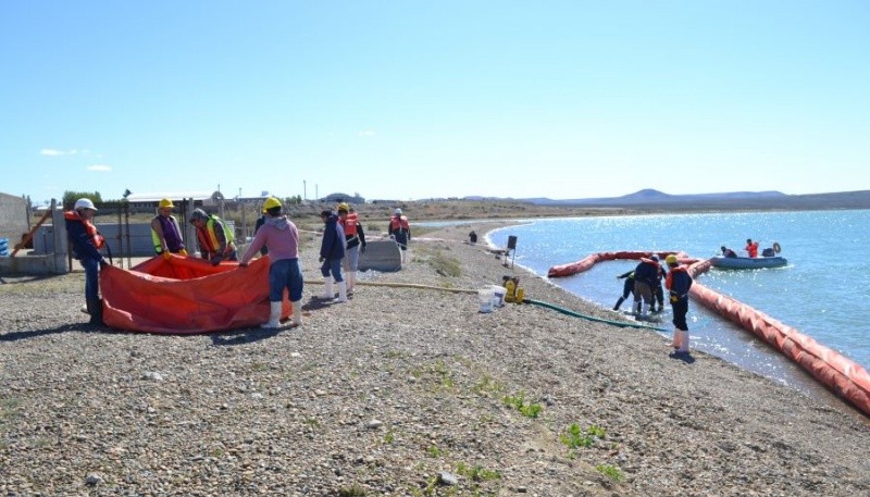 Realizaron Un Simulacro De Derrame De Combustible En El Mar