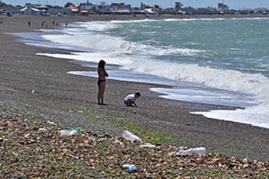 Provincia y Prefectura hacen controles en Playa para detectar barcos que arrojen langostinos
