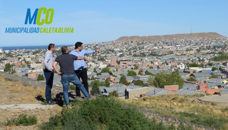 Prades en recorrida de obras con funcionario nacional. 