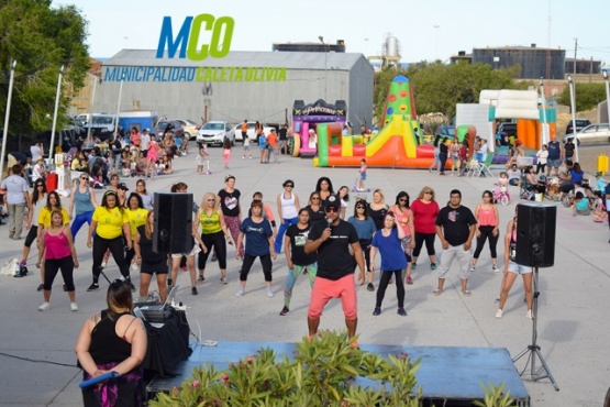 “A Todo Ritmo” en la Plaza Malvinas Argentinas