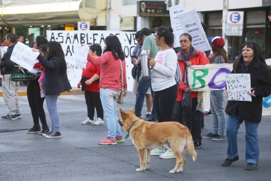 Los vecinos autoconvocados continuarán con su campaña de junta de firmas para frenar los tarifazos. (C. G)