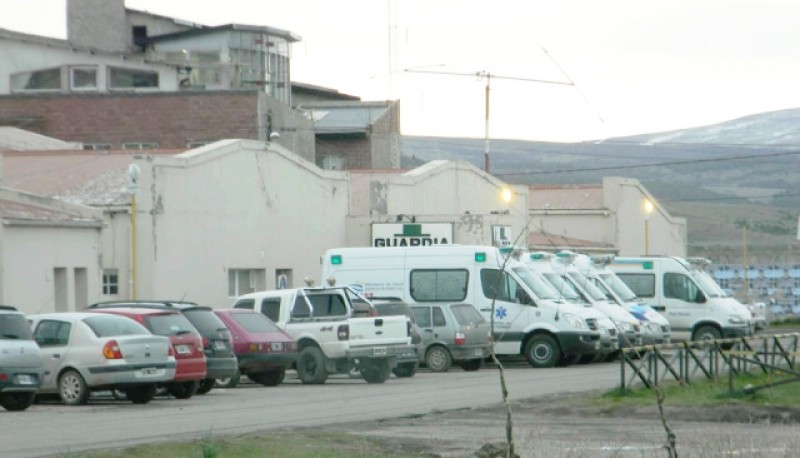 El septuagenario quedó internado en el Hospital de Río Turbio. 