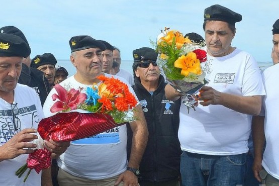 Ex soldados homenajearon a tripulantes del helicóptero que cayó en Caleta Olivia