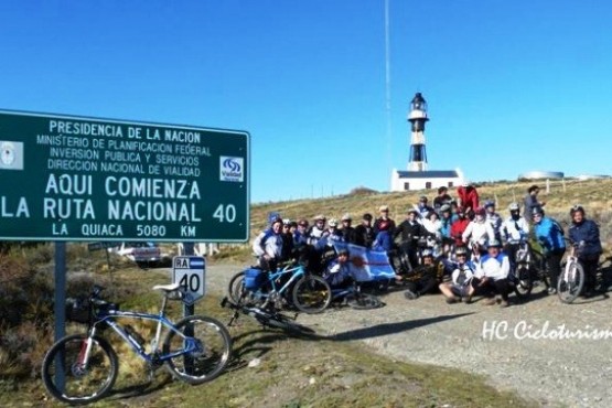 Celebran el aniversario del Faro de cabo Vírgenes pedaleando