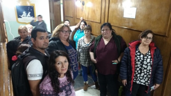 Se quedaron en el Hall del Municipio. (C.G) 