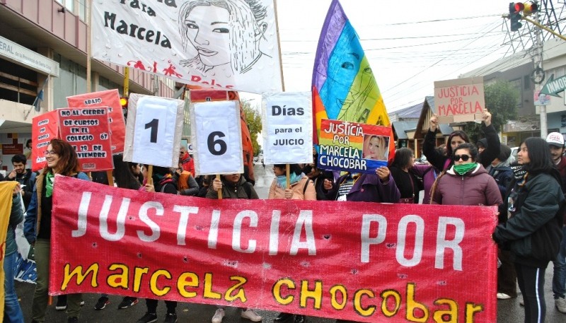 El reclamo de justicia por el homicidio de la joven trans se hizo sentir en el izamiento dominical. (J.C.C)