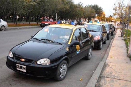 Hoy los taxis conmemoran su día trabajando. 