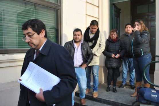 Los vecinos riogalleguenses celebraron el haber podido concretar la presentación del amparo colectivo por el que trabajaron tres meses. (J. C. C)