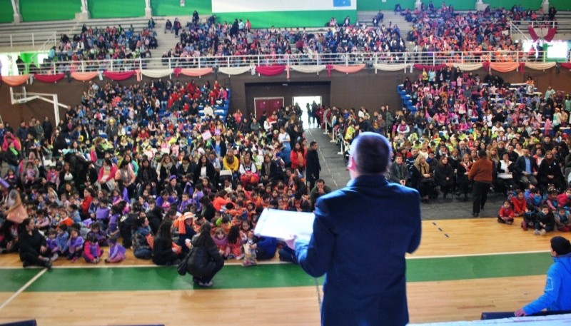 Escuelas de gestión pública y privada festejaron su día en el Boxing Club. (J. C. C)