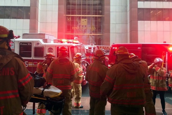 Un helicóptero se estrelló contra un edificio en Manhattan 