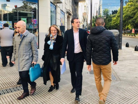 Los funcionarios están en Buenos Aires. 