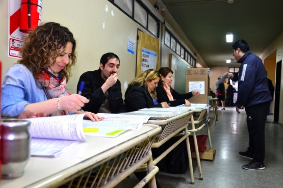 Los colegios afectados a las elecciones no tendrán clases el lunes