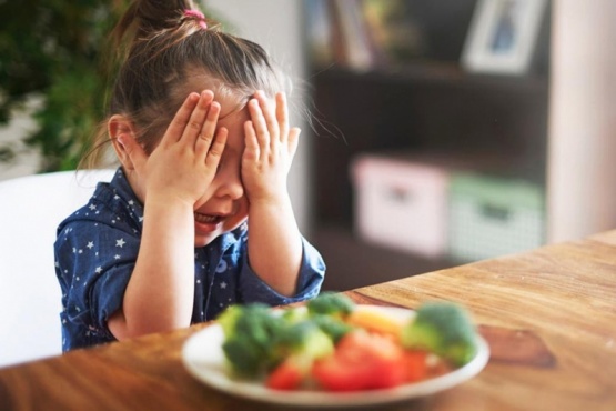 Condenan a pareja de veganos por causar malnutrición a su bebé 