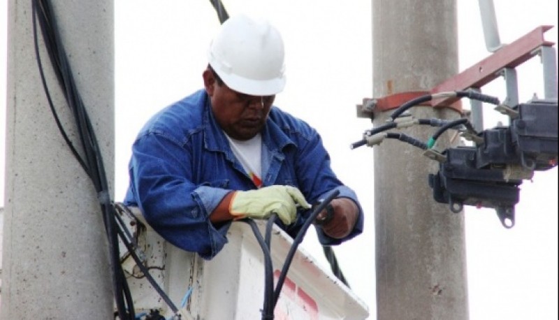 Desde temprano personal de Servicios Públicos SE trabaja en el corte de energía (Foto archivo - ilustrativa)