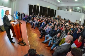 Arcioni convocó a la paz social y pidió “un gesto de grandeza” a los docentes