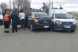 Choque en Av. Gregores y Jujuy dejó un taxista hospitalizado