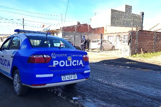 Viviendas allanadas por el personal de la Comisaría Quinta, luego que detuvieran a un sujeto robando elementos de una casa.  