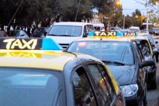 Taxistas piden más controles contra transportes ilegales en Río Gallegos. 