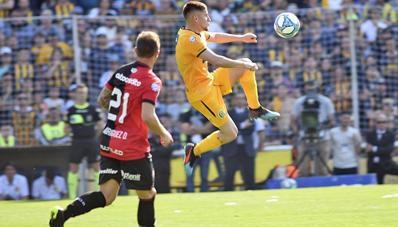 Leonardo Gil volvió a levantar su nivel ante en el clásico rosarino.