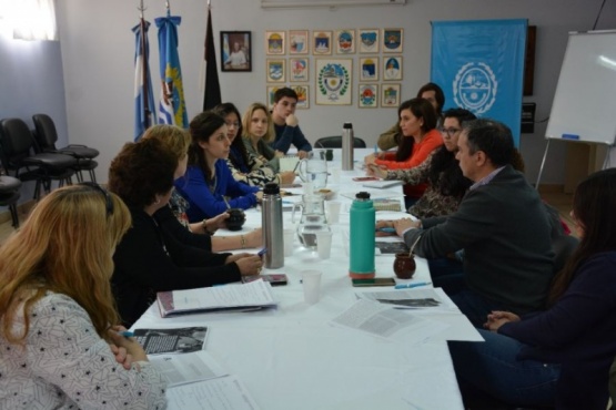 Integrantes del gobierno participando de la seguridad alimentaria.