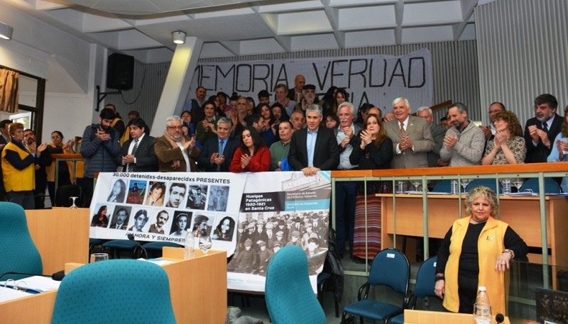 Momento posterior a la aprobación de la ley. (Foto: C. Robledo). 