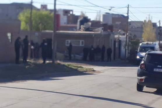 Vecinos alertaron a la Policía y la fuerza llegó al lugar.