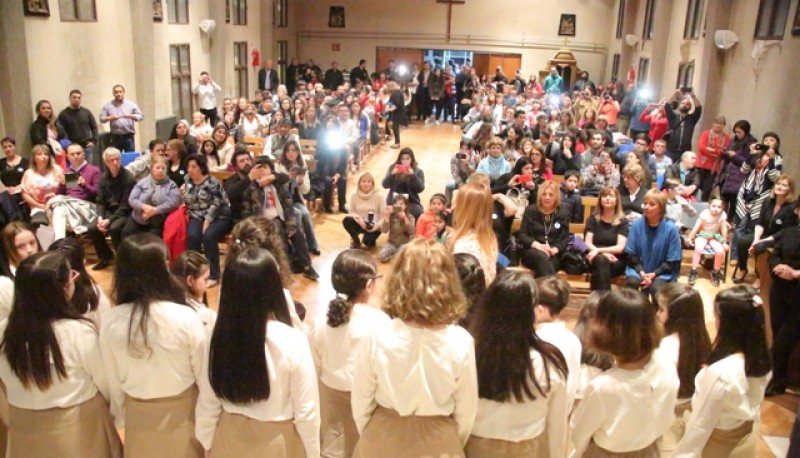 Última presentación del coro en la iglesia María Madre. 